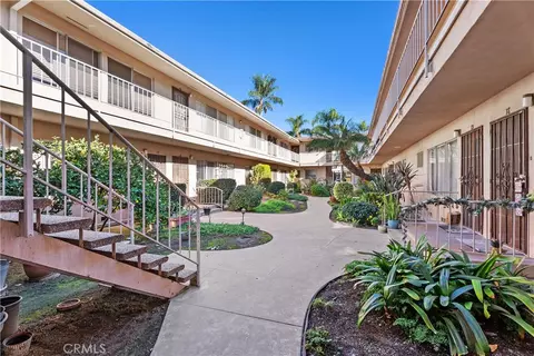 Exterior - 527 Cedar Ave #2E, Long Beach, CA 90802 photo 3 of 4