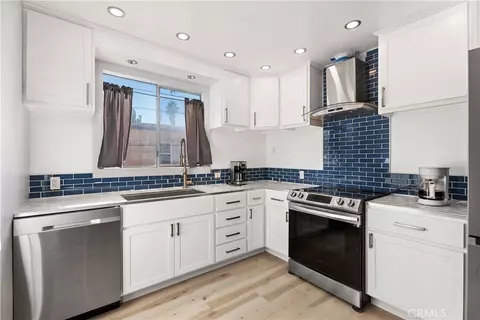 Kitchen - 527 Cedar Ave #2E, Long Beach, CA 90802 photo 1 of 2