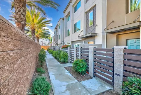 Exterior - 14057 Ruby Ln #4, Gardena, CA 90247 photo 3 of 10