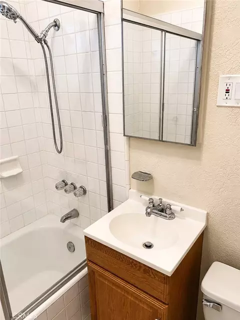 Bath - 3822 E 7th St, Long Beach, CA 90804 photo 1 of 2