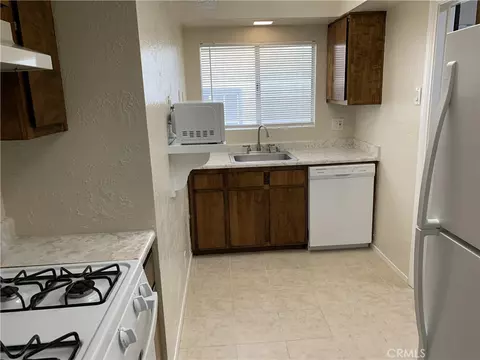 Kitchen - 3822 E 7th St, Long Beach, CA 90804 photo 2 of 3