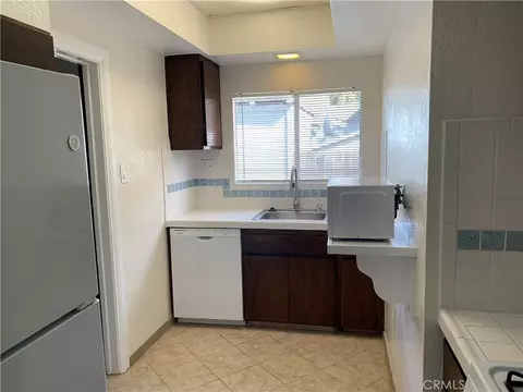 Kitchen - 3822 E 7th St, Long Beach, CA 90804 photo 3 of 3