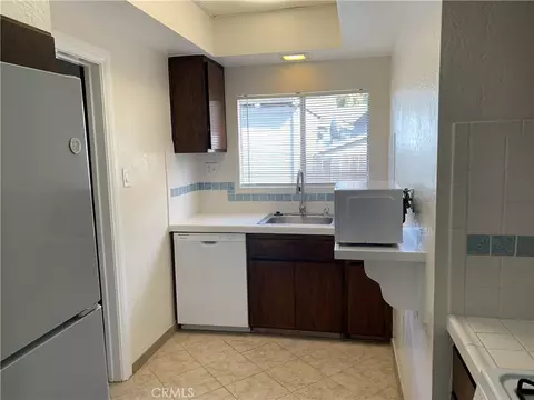 Kitchen - 3822 E 7th St, Long Beach, CA 90804 photo 3 of 3