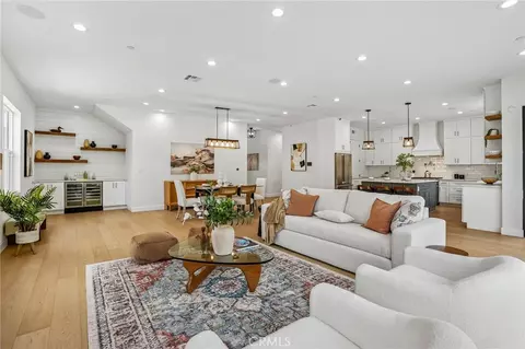 8308 Mcconnell Ave, Los Angeles, CA 90045