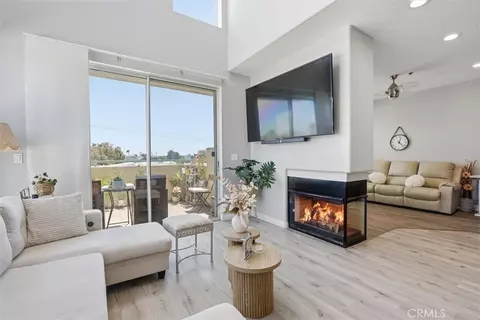 10790 Rose Ave, Los Angeles, CA 90034