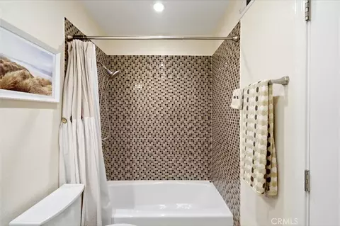 Bath - 16953 Roa, Carson, CA 90746 photo 4 of 6
