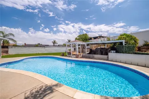 Exterior - 1002 Aspen St, Corona, CA 92879 photo 6 of 8