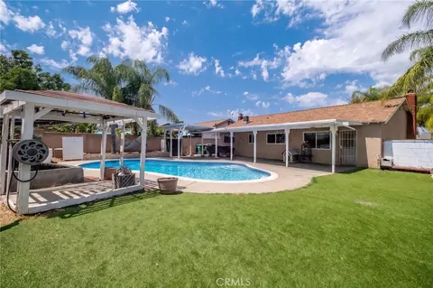 Exterior - 1002 Aspen St, Corona, CA 92879 photo 4 of 8