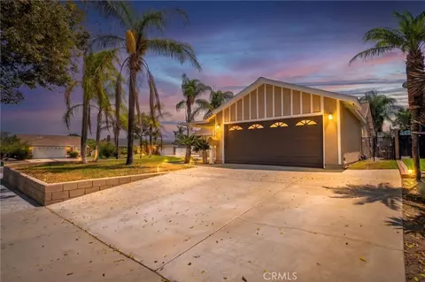 Exterior - 1002 Aspen St, Corona, CA 92879 photo 3 of 8