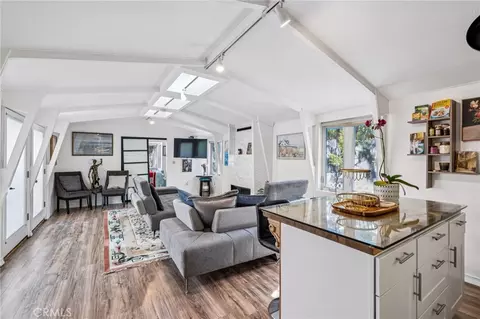 2041 N Beverly Glen Blvd, Los Angeles, CA 90077