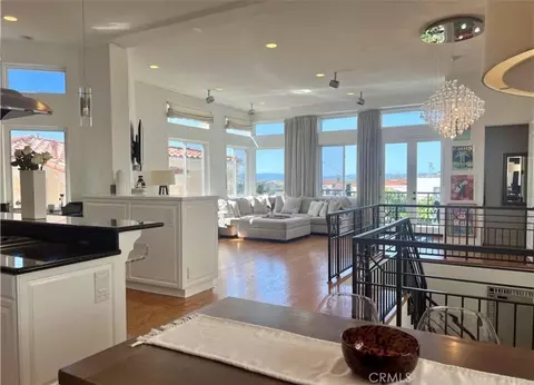 703 11th St, Hermosa Beach, CA 90254