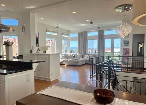 703 11th St, Hermosa Beach, CA 90254