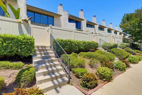 5269 Colodny Dr #7, Agoura Hills, CA 91301