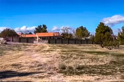 32710 Peach Tree Ln, Pearblossom, CA 93553