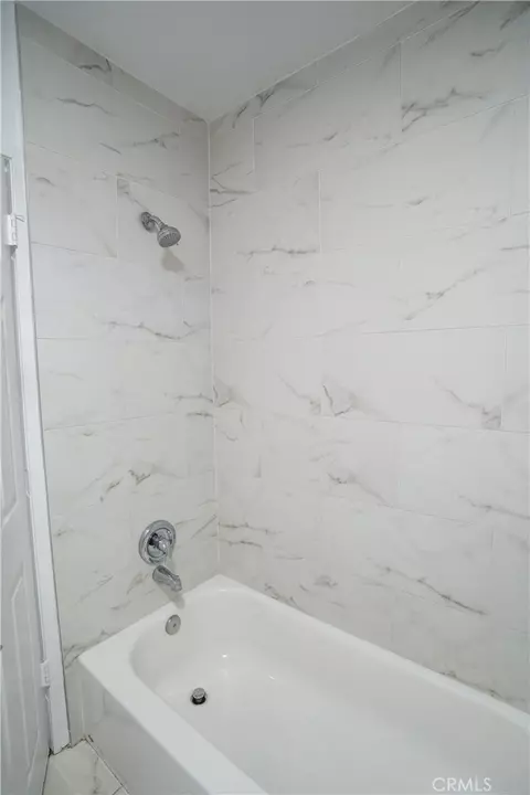 Bath - 932 Walnut, Long Beach, CA 90813 photo 3 of 6