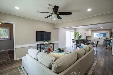 Living - 932 Walnut, Long Beach, CA 90813 photo 1 of 2