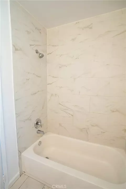 Bath - 932 Walnut, Long Beach, CA 90813 photo 5 of 6