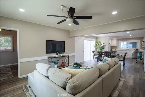 Living - 932 Walnut, Long Beach, CA 90813 photo 1 of 2