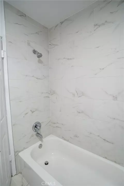 Bath - 932 Walnut, Long Beach, CA 90813 photo 3 of 6