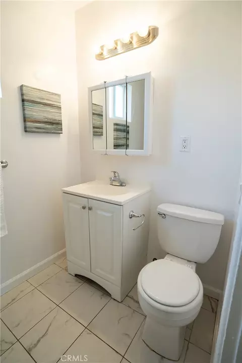 Bath - 932 Walnut, Long Beach, CA 90813 photo 4 of 6