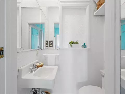 Bath - 809 Esplanade, Redondo Beach, CA 90277 photo 3 of 3