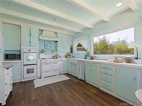 Kitchen - 809 Esplanade, Redondo Beach, CA 90277 photo 2 of 5