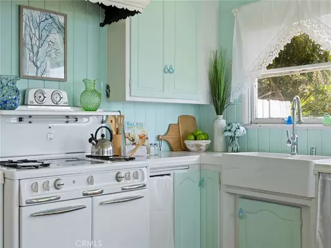 Kitchen - 809 Esplanade, Redondo Beach, CA 90277 photo 3 of 5