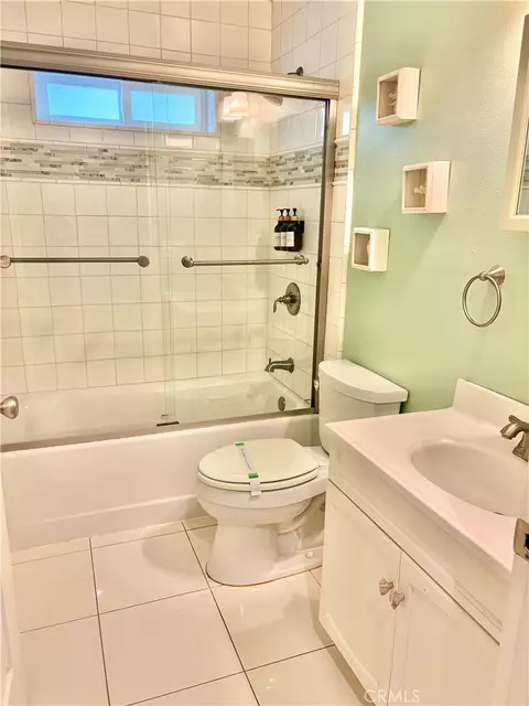 Bath - 359 Sumner, Avalon, CA 90704 photo 3 of 4