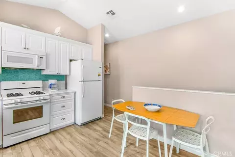 Kitchen - 359 Sumner, Avalon, CA 90704 photo 5 of 6