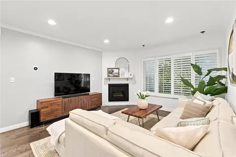 1827 Greenfield Ave #105, Los Angeles, CA 90025