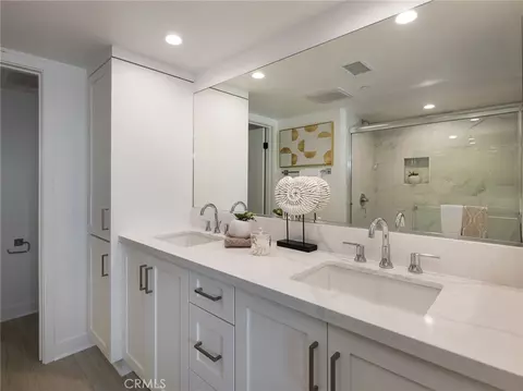 Bath - 123 E 223rd #3, Carson, CA 90745 photo 2 of 3