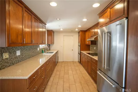 Entry Way - 993 Verona, Fullerton, CA 92835 photo 2 of 4