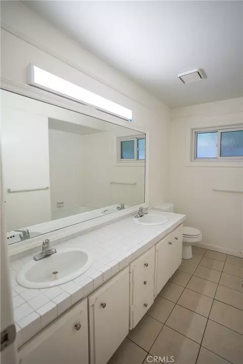 Bath - 993 Verona, Fullerton, CA 92835 photo 2 of 5