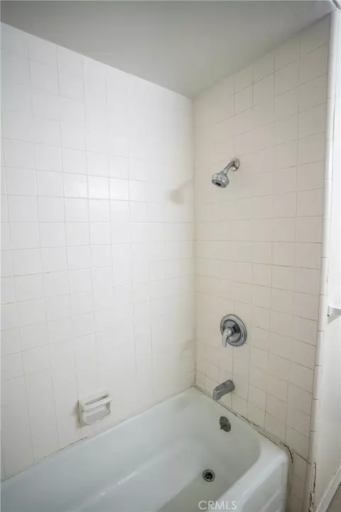 Bath - 993 Verona, Fullerton, CA 92835 photo 4 of 5