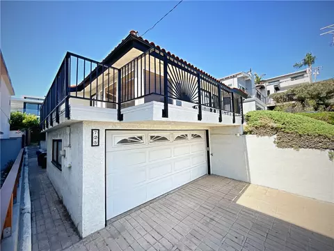725 24th St, Hermosa Beach, CA 90254