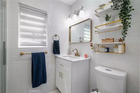 Bath - 728 W Cressey, Compton, CA 90222 photo 1 of 2