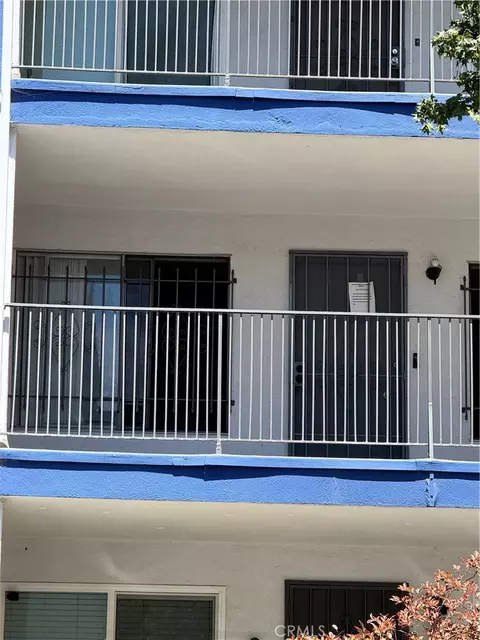 801 E 1st St #10, Long Beach, CA 90802 photo 2