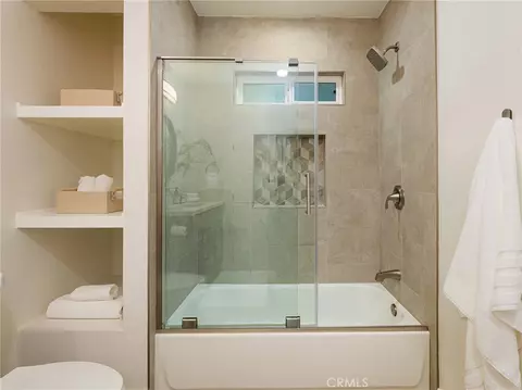 Bath - 460 Mount Carmel Dr, Glendale, CA 91206 photo 4 of 4