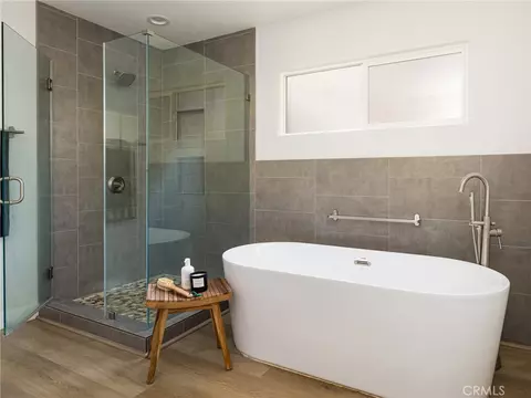 Bath - 460 Mount Carmel Dr, Glendale, CA 91206 photo 2 of 4