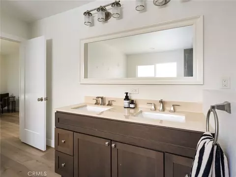 Bath - 460 Mount Carmel Dr, Glendale, CA 91206 photo 1 of 4