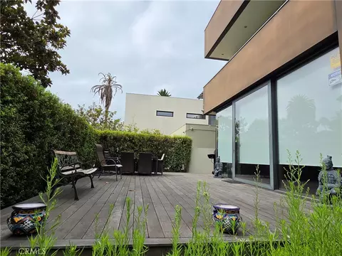 Exterior - 9 Temple, Long Beach, CA 90803 photo 5 of 14