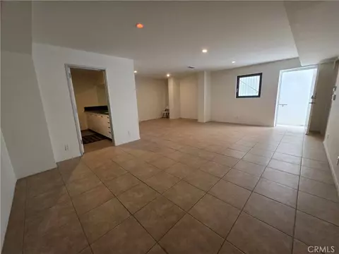 Living - 9 Temple, Long Beach, CA 90803 photo 2 of 3