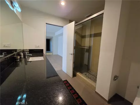 Bath - 9 Temple, Long Beach, CA 90803 photo 2 of 2