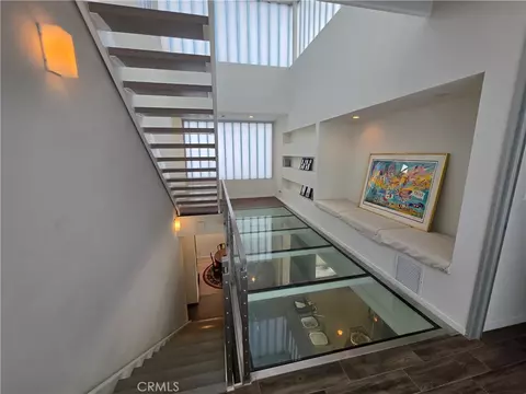 Entry Way - 9 Temple, Long Beach, CA 90803 photo 2 of 3