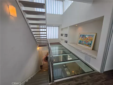 Entry Way - 9 Temple, Long Beach, CA 90803 photo 2 of 3