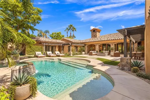 725 Dogwood W, Palm Springs, CA 92264