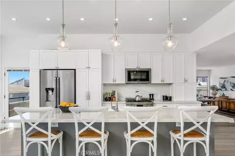 647 1st Pl, Hermosa Beach, CA 90254