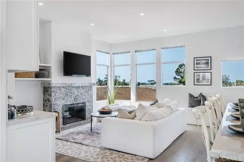 647 1st Pl, Hermosa Beach, CA 90254