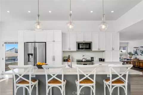 647 1st Pl, Hermosa Beach, CA 90254