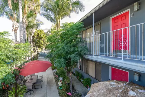 Exterior - 1056 E 6th St, Long Beach, CA 90802 photo 4 of 8